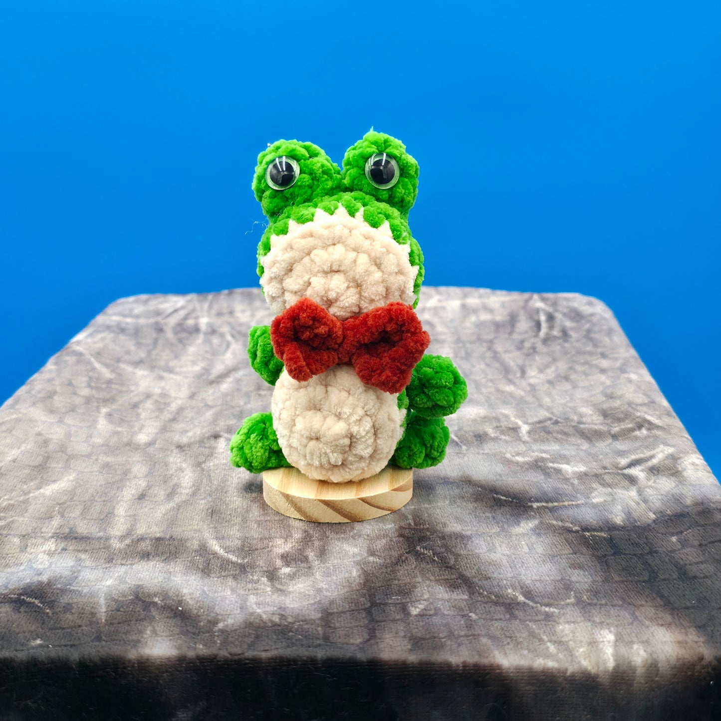 Frog with a bow