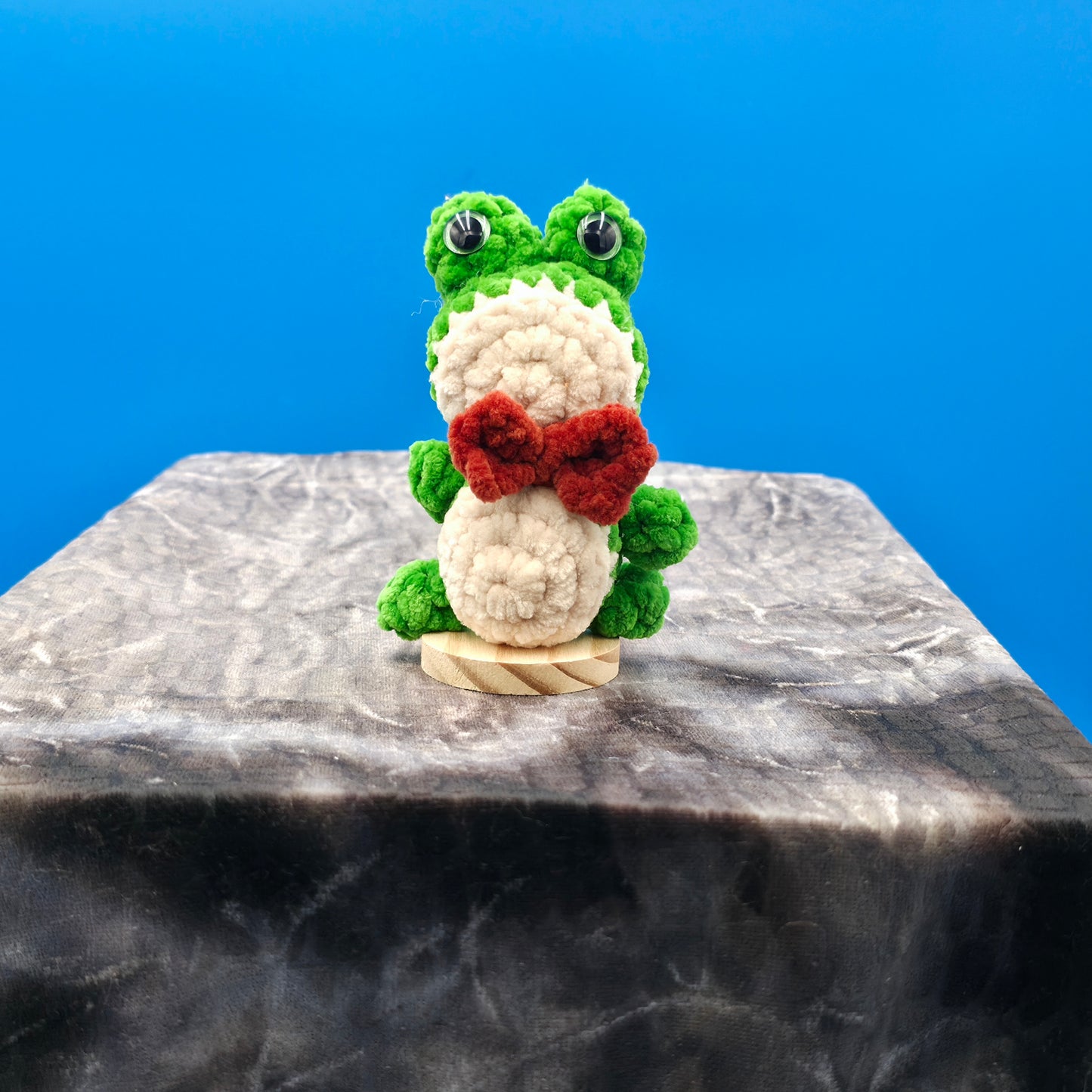 Frog with a bow